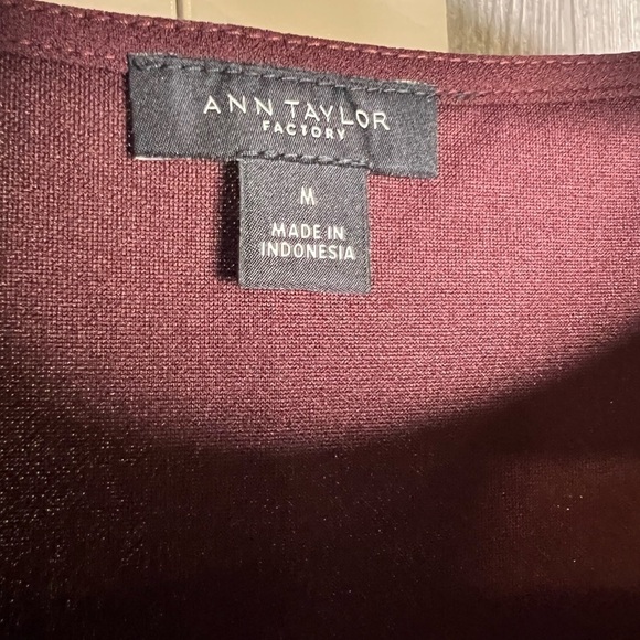 D20.18 Ann Taylor Tiered Knit Shell Tank Blouse Burgundy Size M - Picture 6 of 7